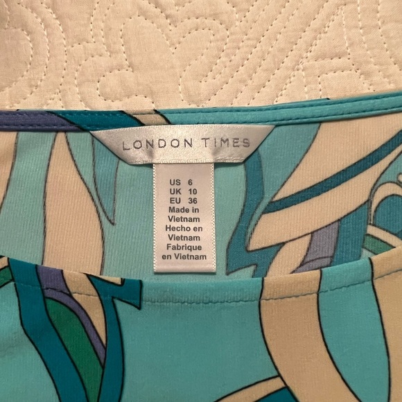 London Times size 6 peek-a-boo sleeves dress - Picture 4 of 4